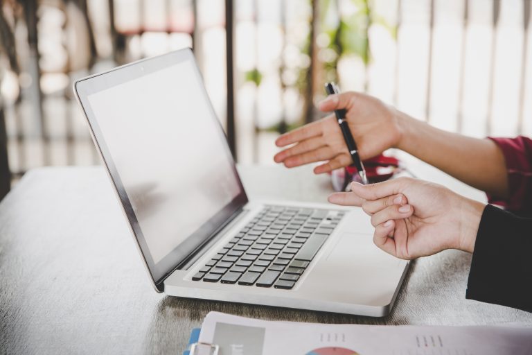 Systeme.io vs Shopify : que choisir pour vendre en ligne ?